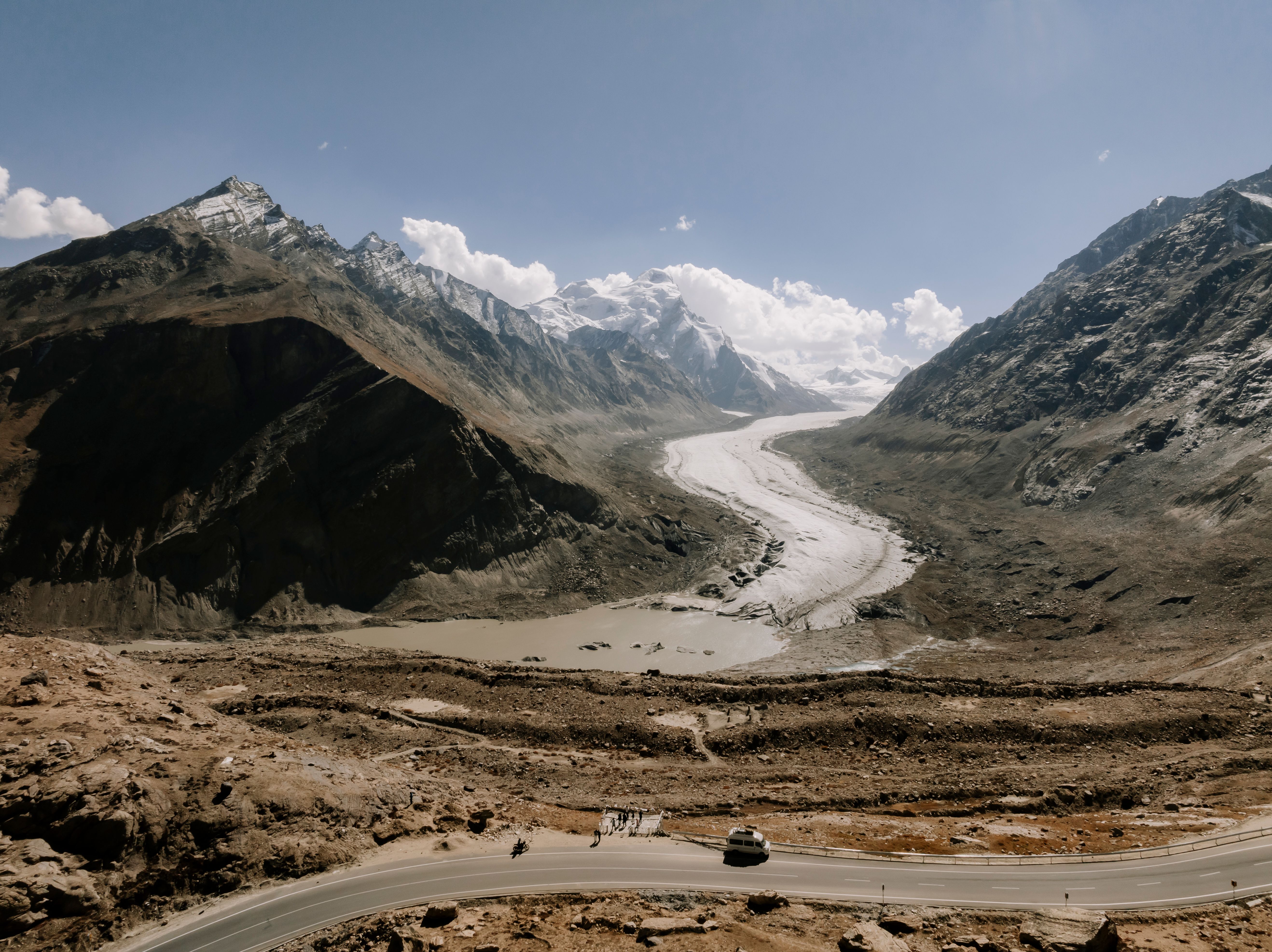 general travels majestic — Photo by Harsh  Kukadiya on Pexels