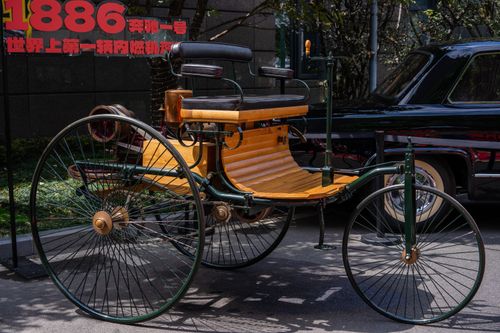 Free Historic 1886 motor vehicle exhibit showcasing early automotive design outdoors. Stock Photo