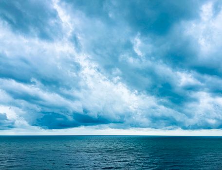 Captivating view of the ocean with dramatic cloud-filled sky, showcasing nature's tranquility and power.