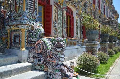 Free Colorful dragon sculpture at a temple in Vietnam, showcasing intricate details and vibrant hues. Stock Photo