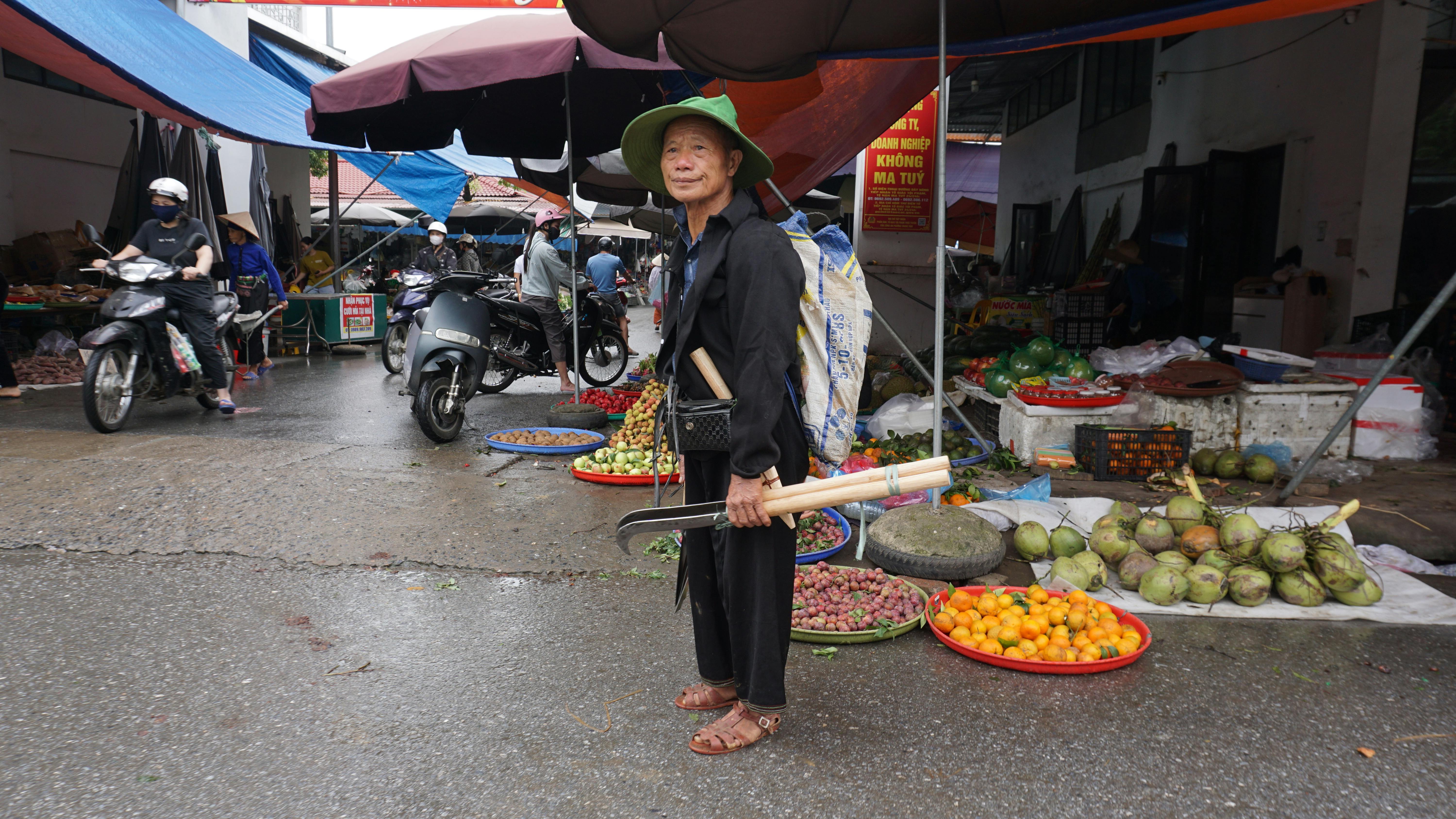 Explore the bustling street market life in Nghia Lo, Vietnam, showcasing local culture and produce.