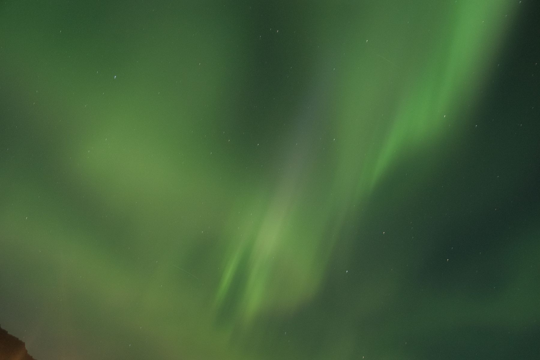 Booking a Hotel in Iceland for Northern Lights Season: Timing, Areas and What to Reserve First