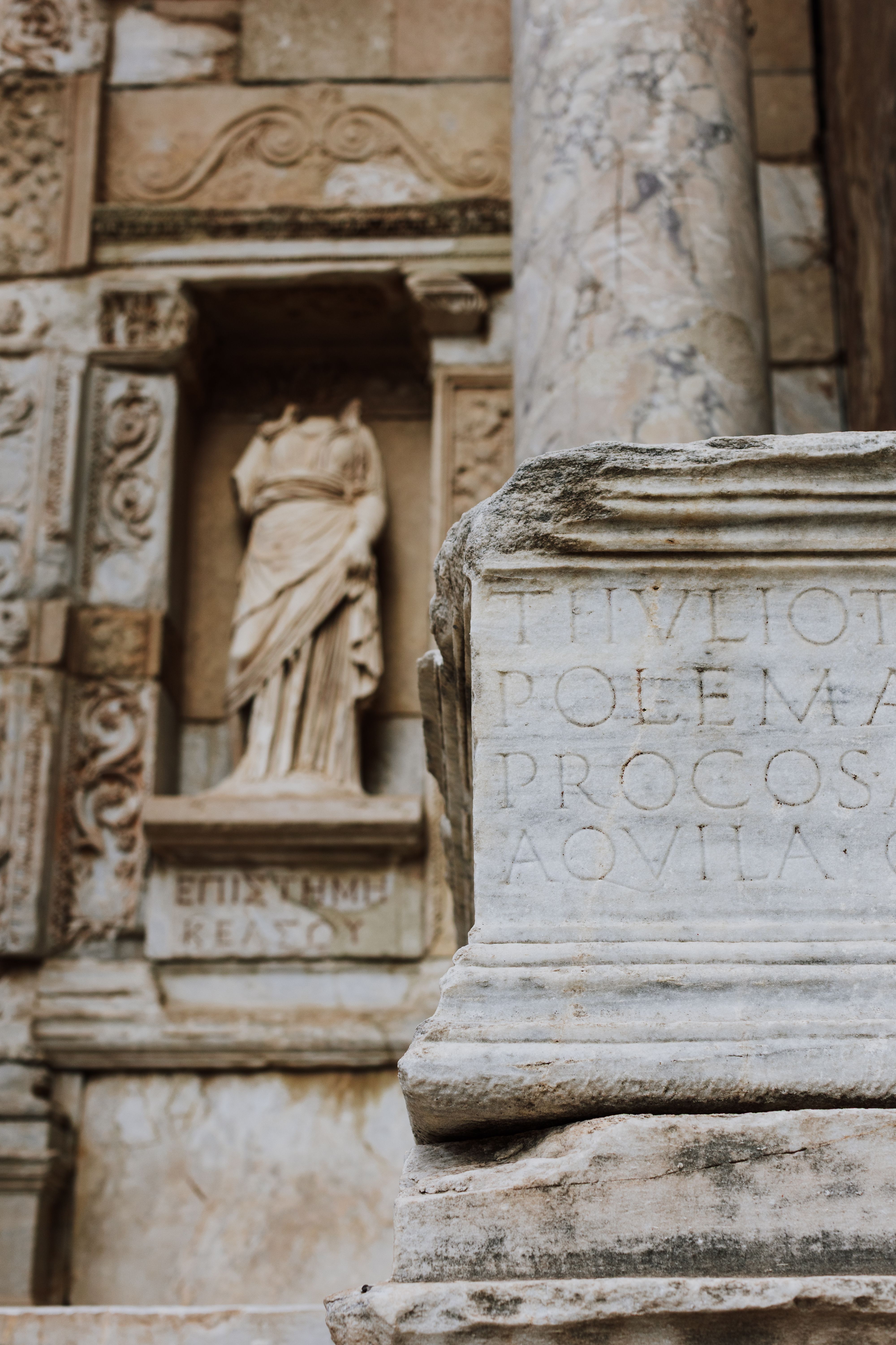 Intricate carvings and statues at Ephesus ruins in İzmir, showcasing ancient architecture.