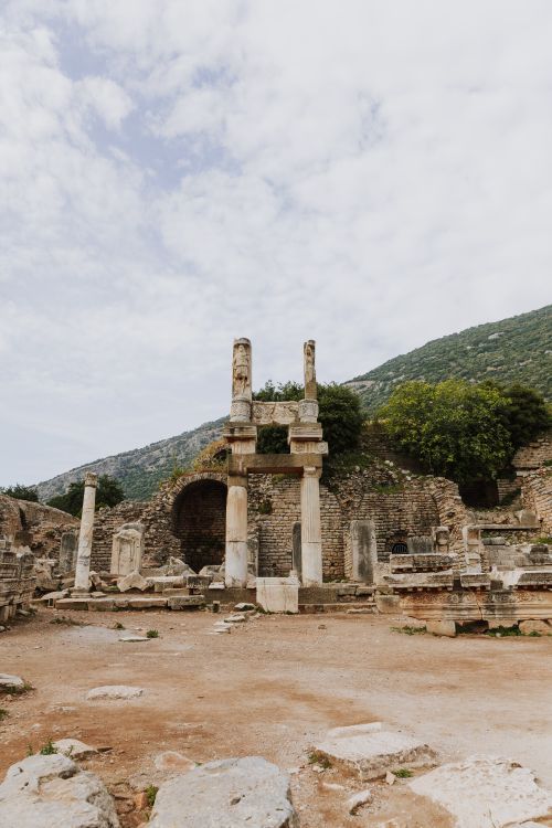 Free Explore the ancient ruins of Ephesus in İzmir, Türkiye, showcasing historic Roman architecture. Stock Photo