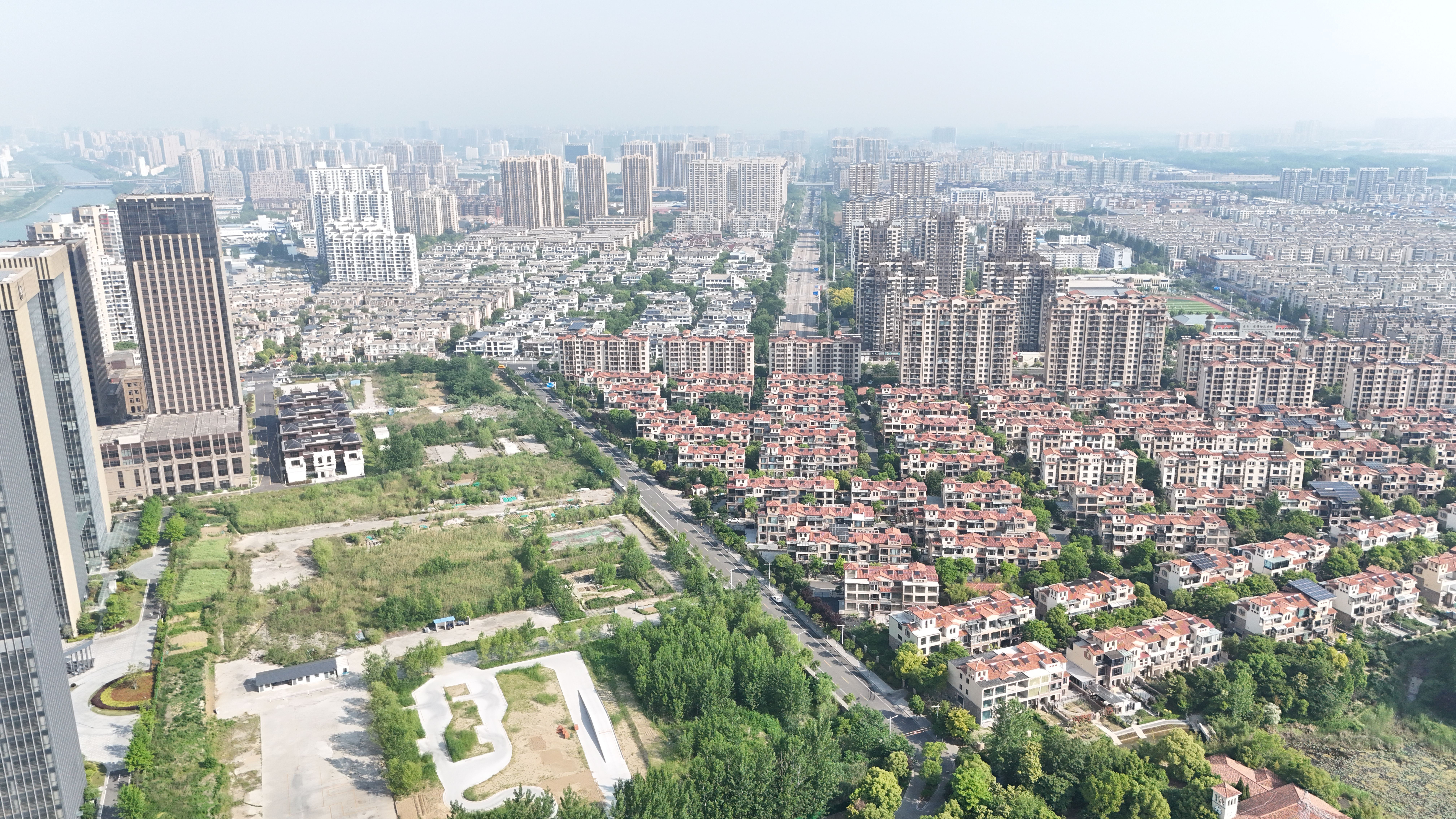 困住你的不是现实 而是脑中那张失效 情感配图