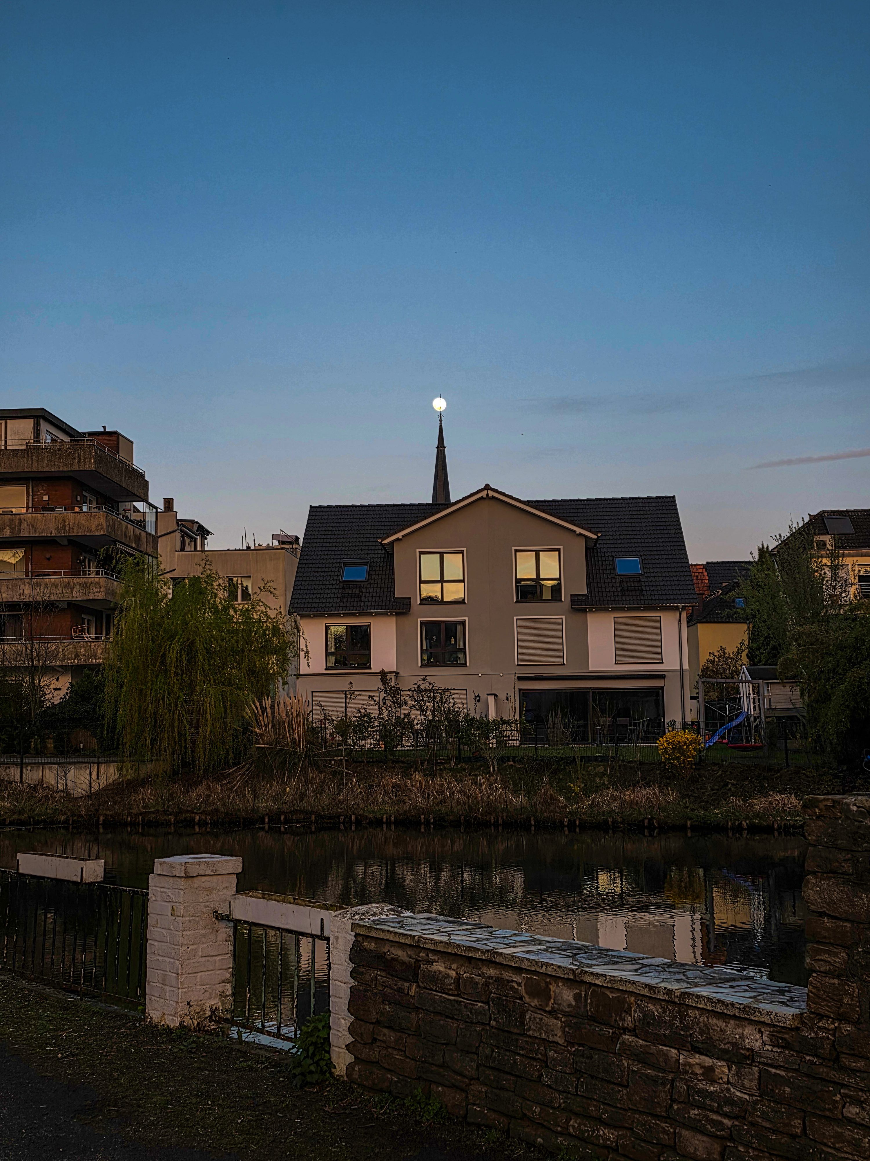 Charming Suburban House by a Tranquil Canal