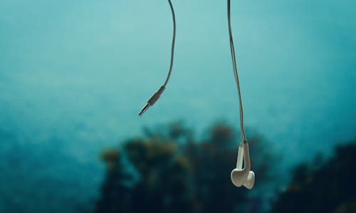 Kostnadsfri bild av hängande, hörlurar, musik
