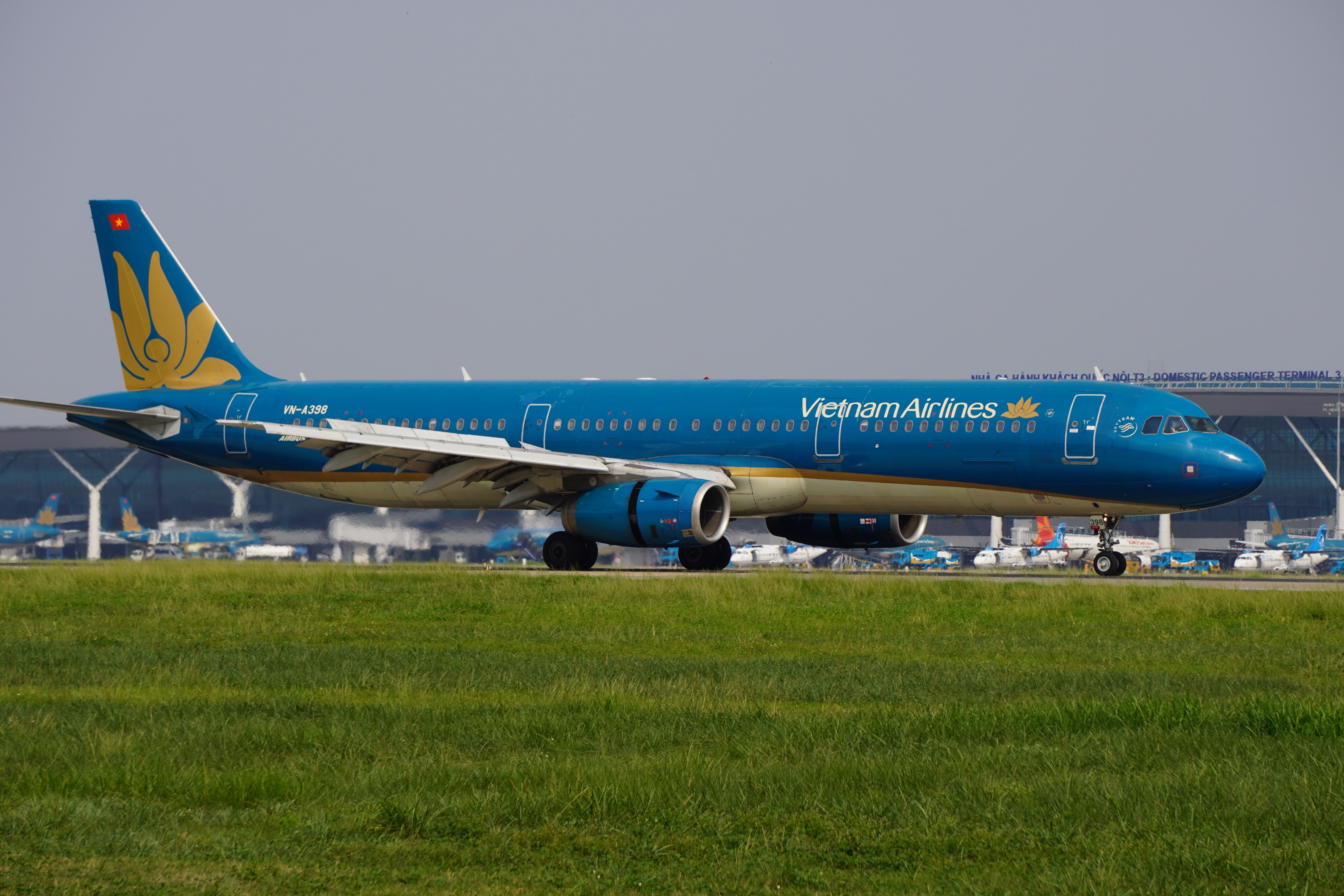 Vietnam Airlines Airbus A321 VN-A329 taxiing at an airport under clear skies.