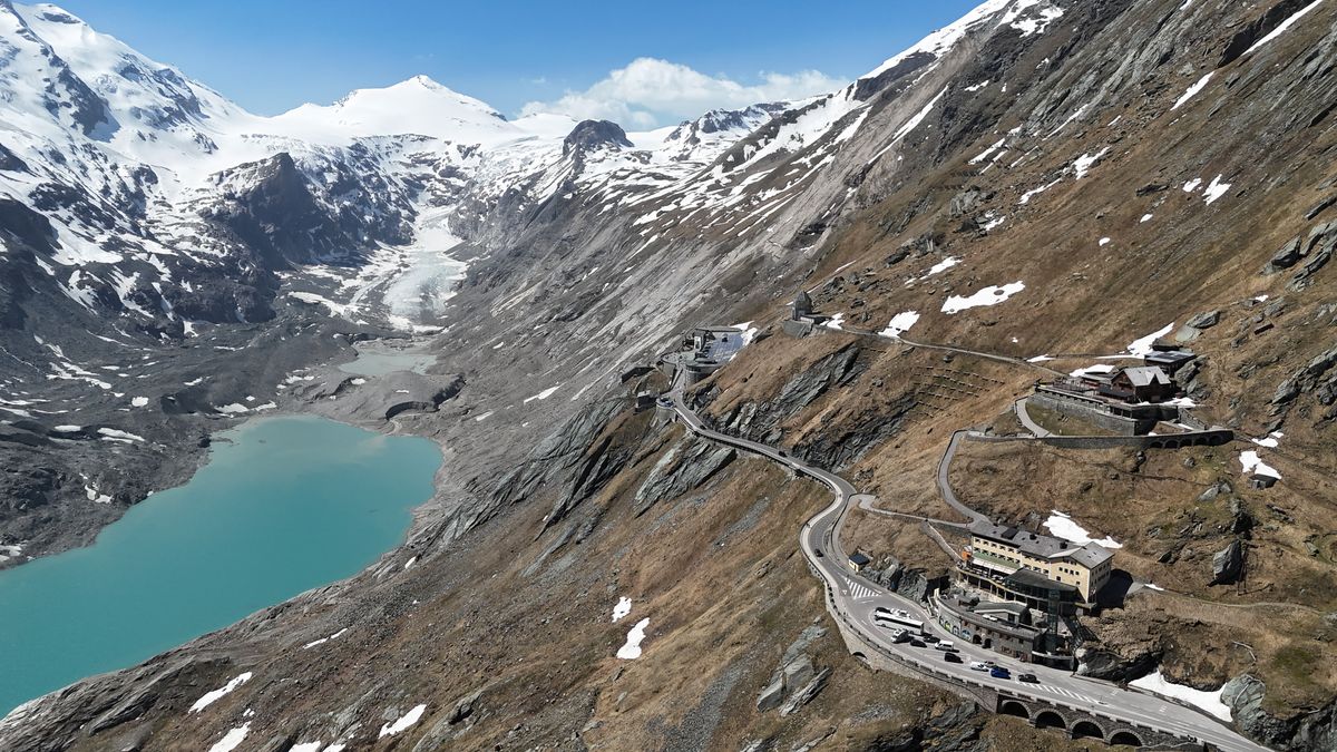 Ghetar si lac turcoaz in Alpii carintieni