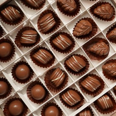 Assortment of milk chocolates in a white box, photo by Swarup Sarkar on Pexels