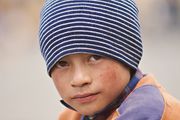 Child in a striped knitted hat — photo by DΛVΞ GΛRCIΛ on Pexels