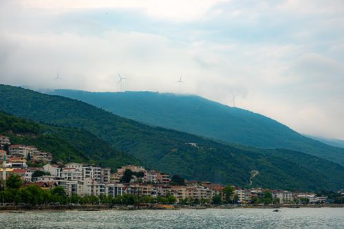Free Picturesque landscape of Yalova, Türkiye featuring lush hills, wind turbines, and coastal buildings. Stock Photo