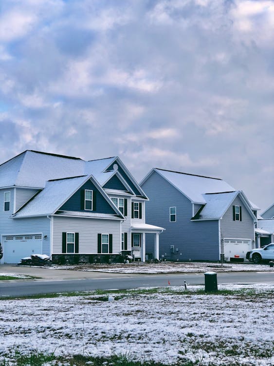 Free White and Gray House Under White Clouds Stock Photo
