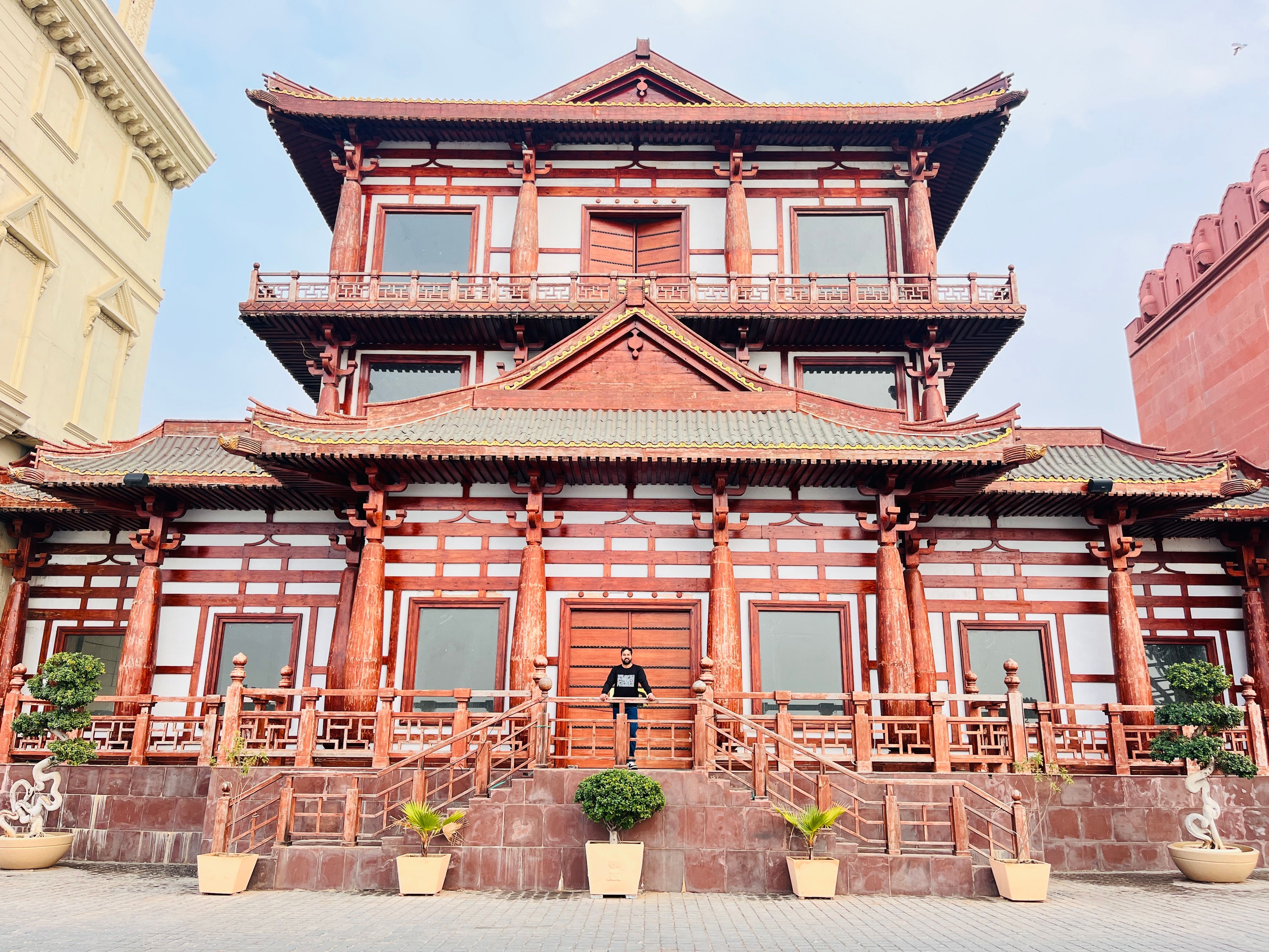 Traditional East Asian Architecture in Bright Daylight · Free Stock Photo