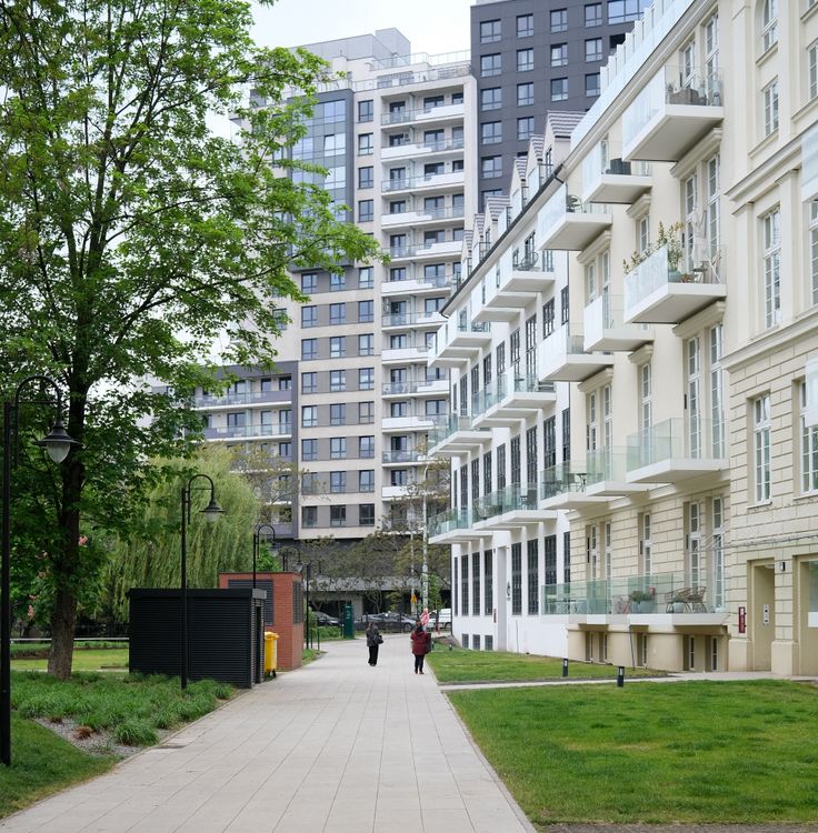 Urban Apartment Complex with Greenery and Walkway · Free Stock Photo