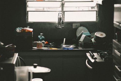Remove Oil Smudges in Steam-Filled Kitchens in Monsoon 