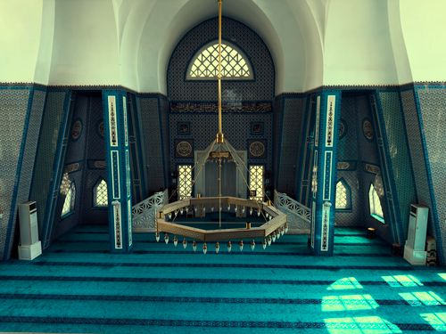 Free Captivating view of the stunning interior of Büyükçekmece Mosque, Istanbul, showcasing intricate designs. Stock Photo