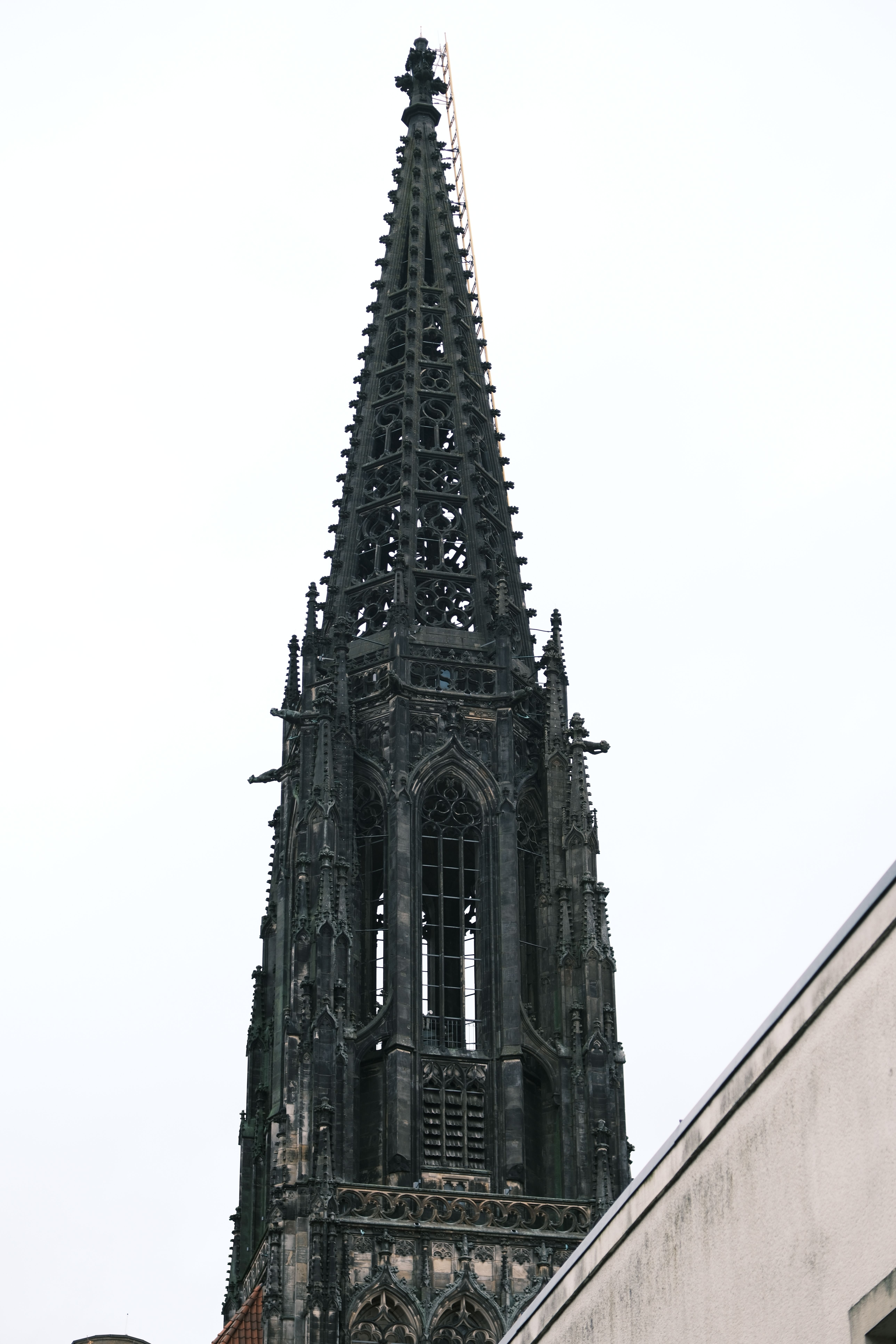 De franc Alta agulla gòtica de l'església de Sant Lambert a Münster, Alemanya, que exhibeix una arquitectura complexa. Foto d'estoc