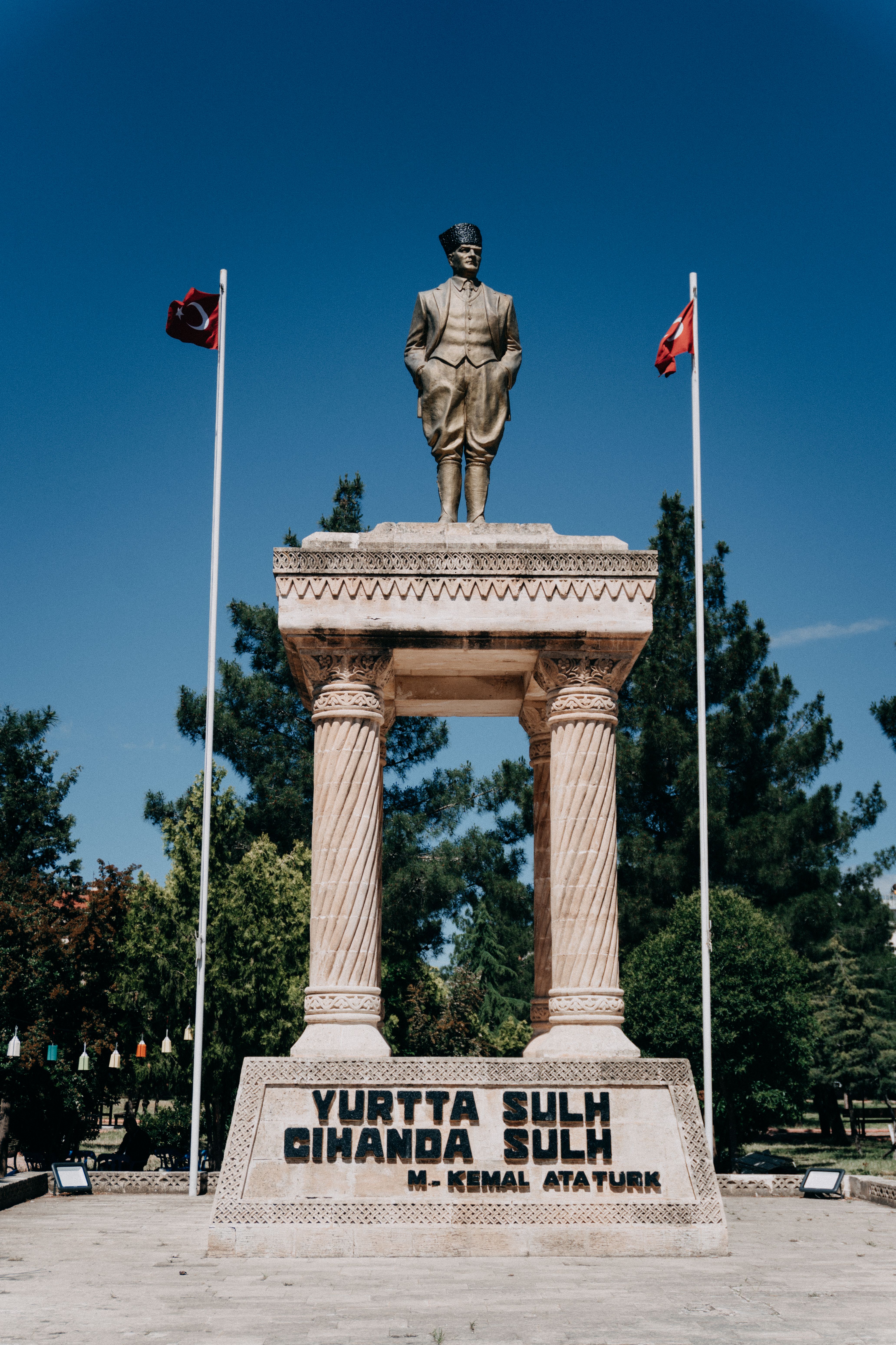 Statue of Atatürk with the motto 'Peace at Home, Peace in the World' in Mardin, Türkiye.