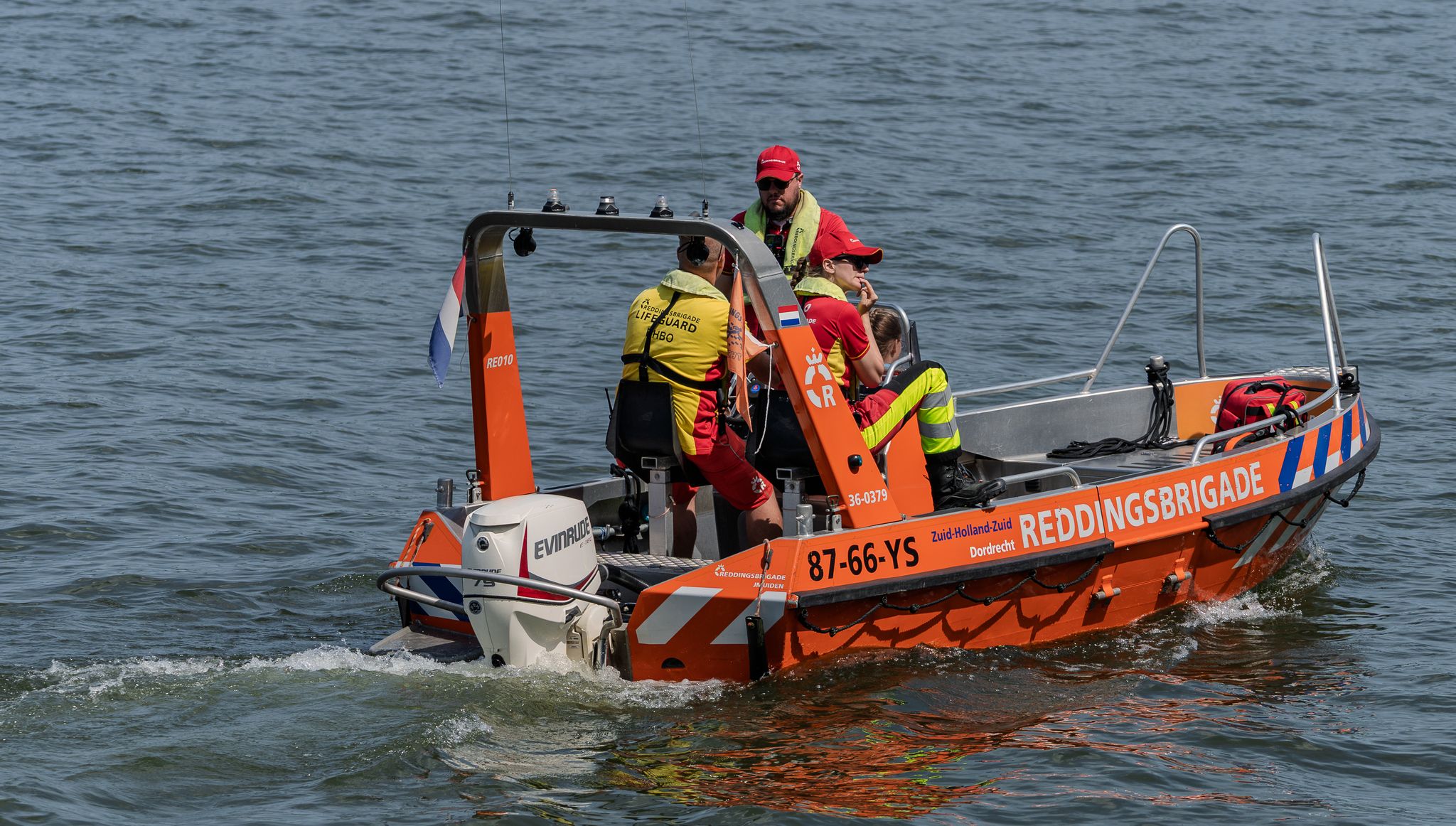 Vrouw gered na val bij scheepswerf in Heerewaarden