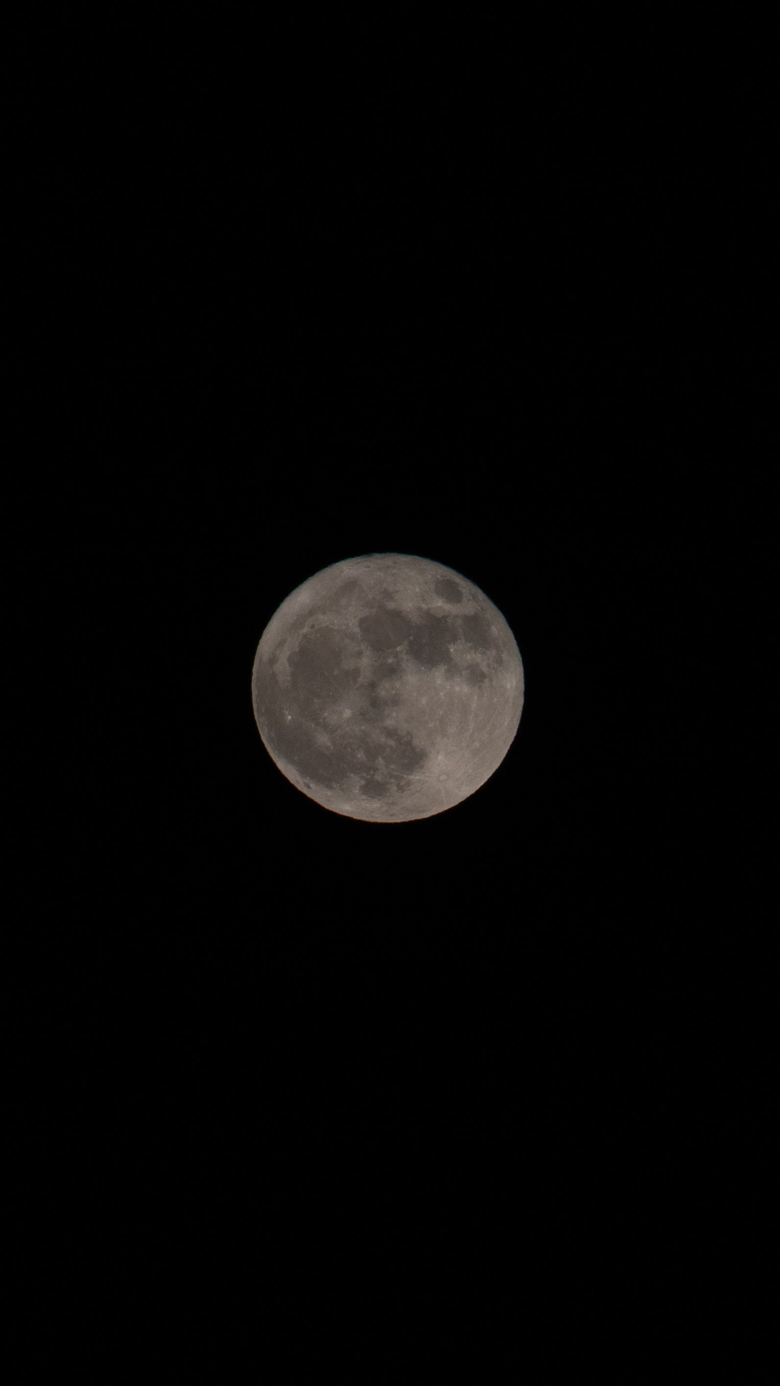 Captivating full moon against a stark black sky, captured in Şırnak, Türkiye.