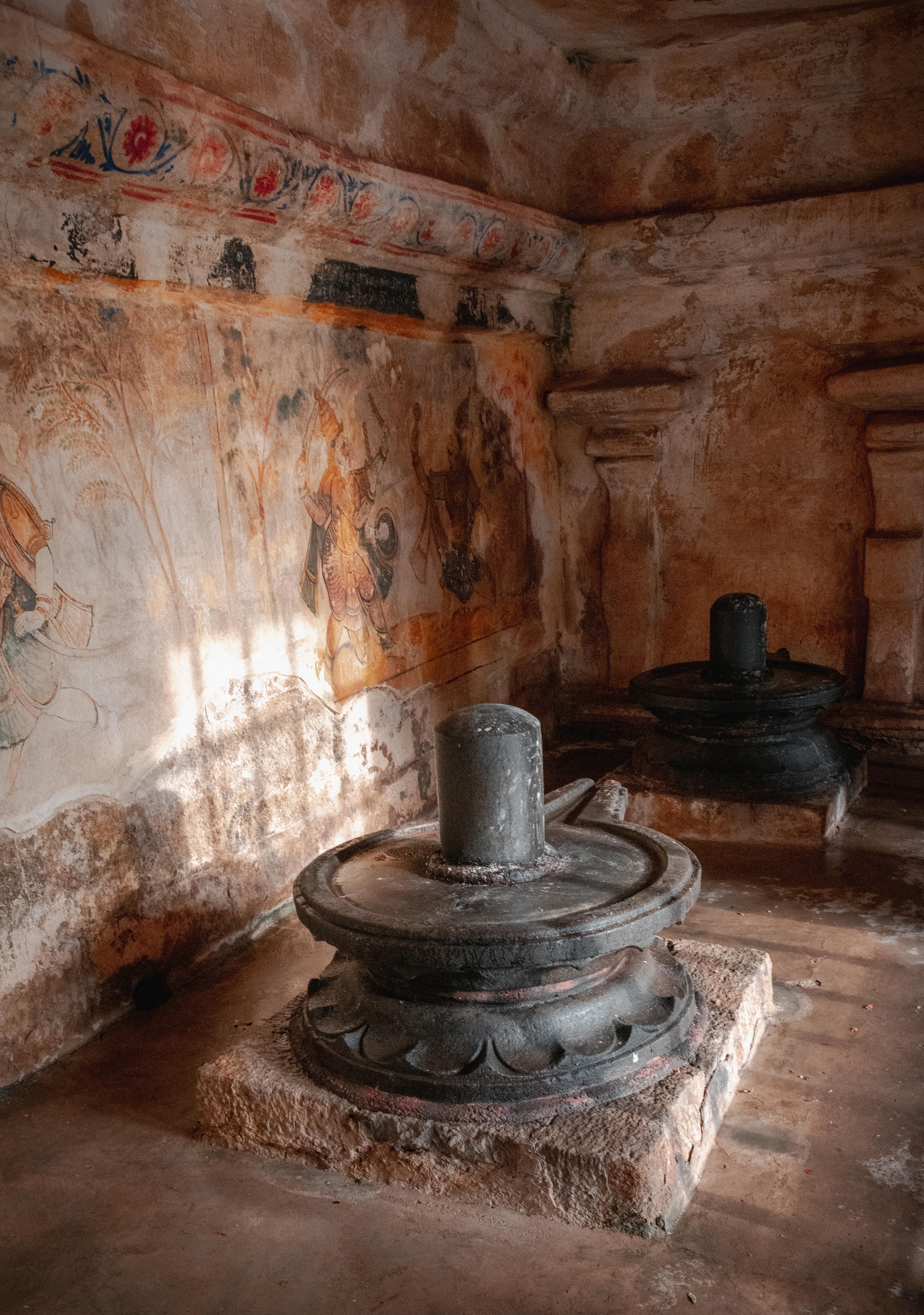 Explore the historic Shiva Lingam in the sacred temples of Thanjavur, Tamil Nadu.