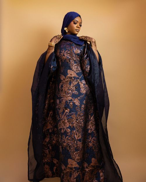Free Woman in a stunning traditional Nigerian gown with a headscarf, showcasing cultural elegance. Stock Photo