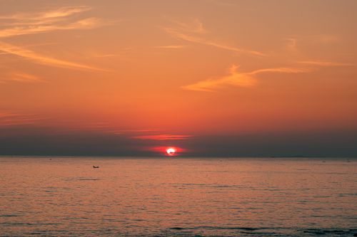 Free A tranquil sunset view at Cửa Tùng Beach, Quảng Trị, Vietnam, capturing a vibrant horizon. Stock Photo