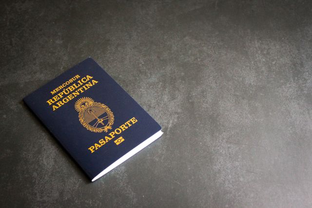 Passeports de Flavio Bolsonaro annulés, l'Argentine nie toute fuite