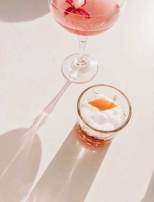 Kostenlos Erfrischende Getränke In Cocktailgläsern Stock-Foto