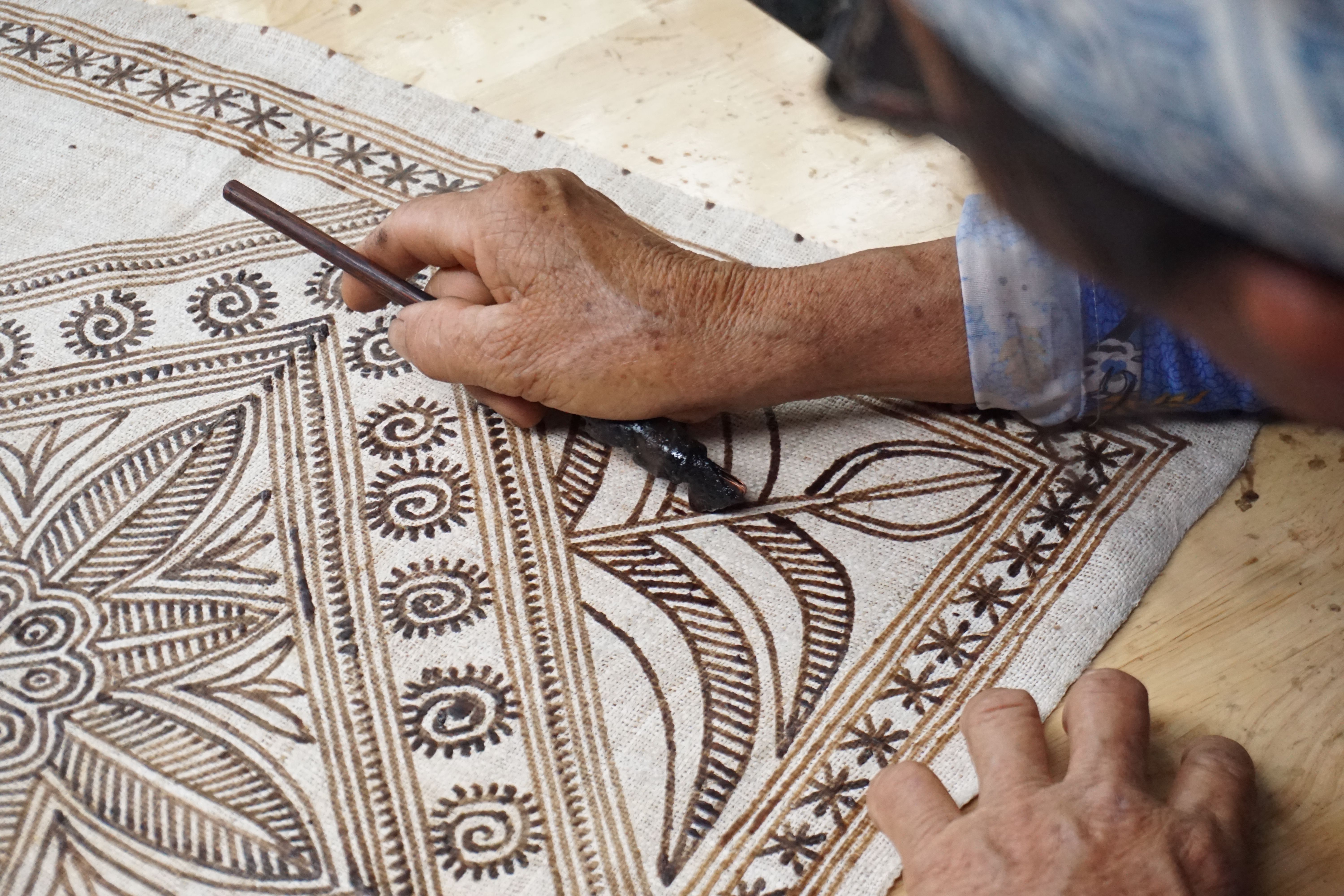 Painters and Decorators in Ponders End — woodwork brushed to a crisp, smooth line