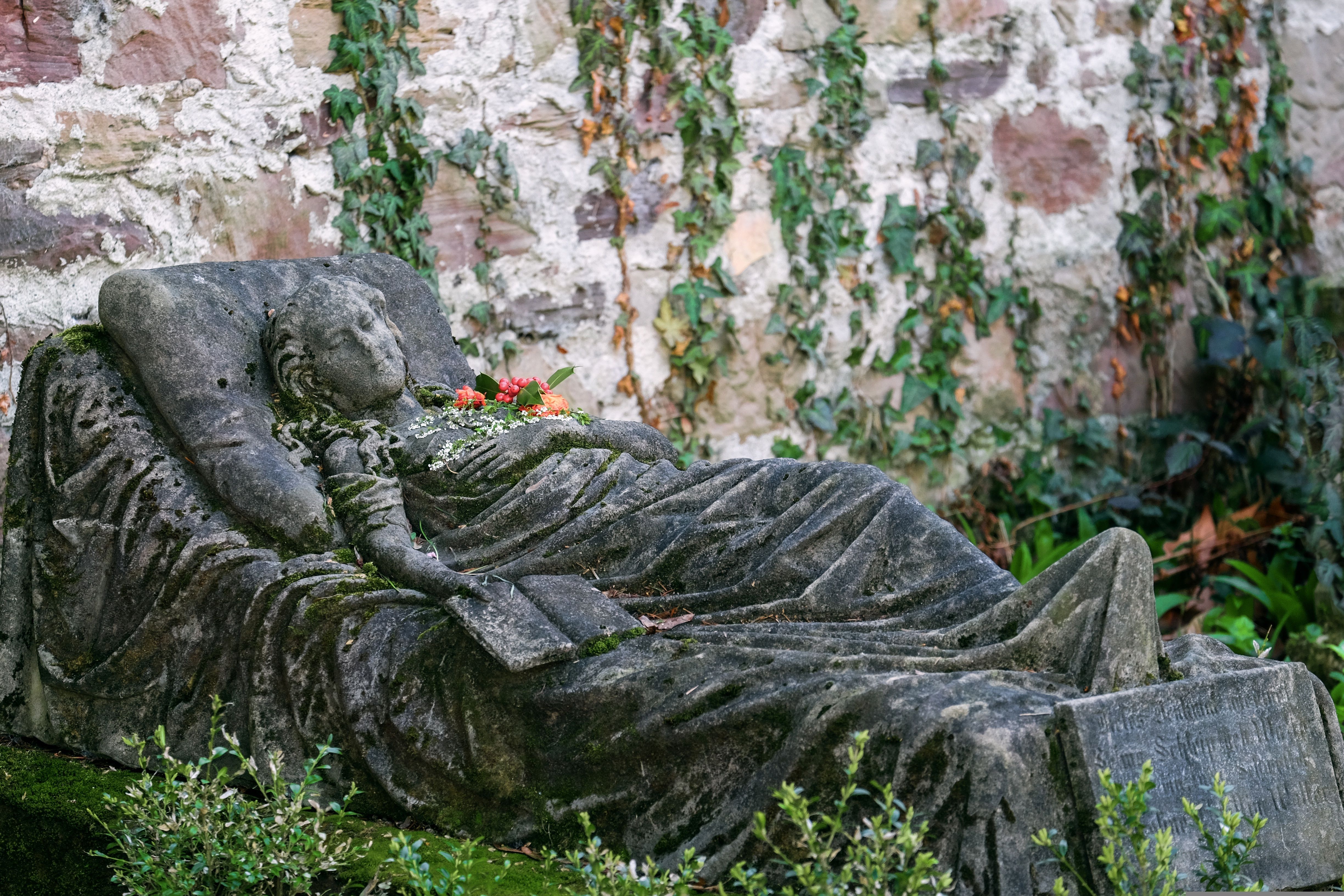 Cmentarz i Anioł Niszczyciel
