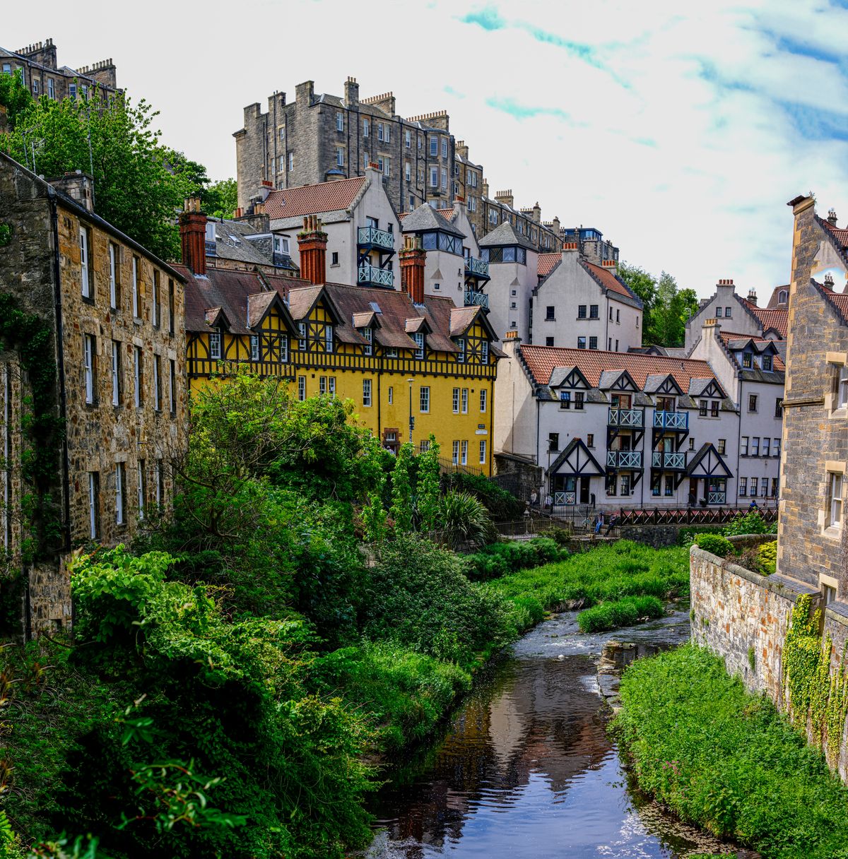 Edinburgh - Dean Village pe apa Water of Leith, la marginea West End