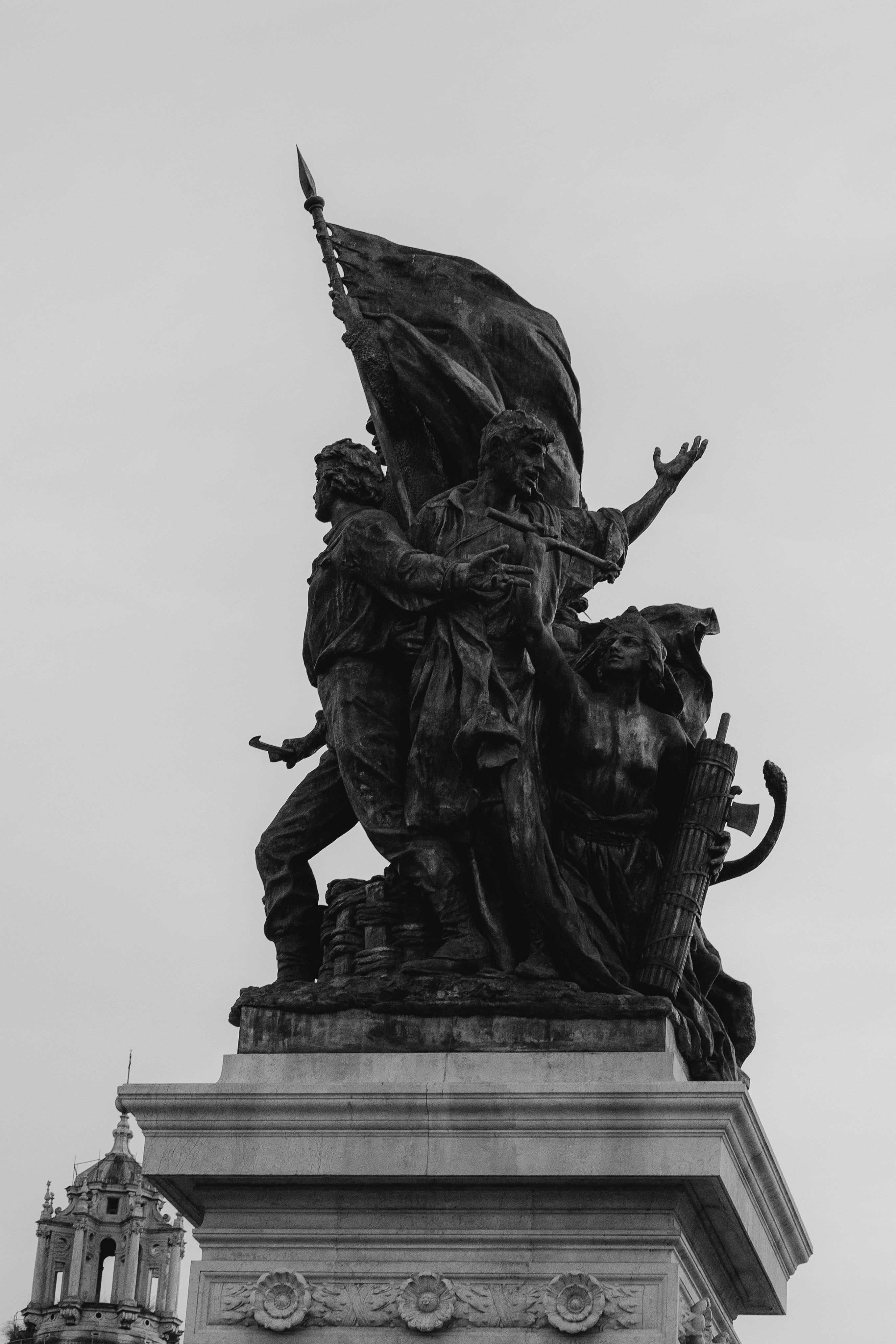 Dramatic Black and White Statue in Rome · Free Stock Photo