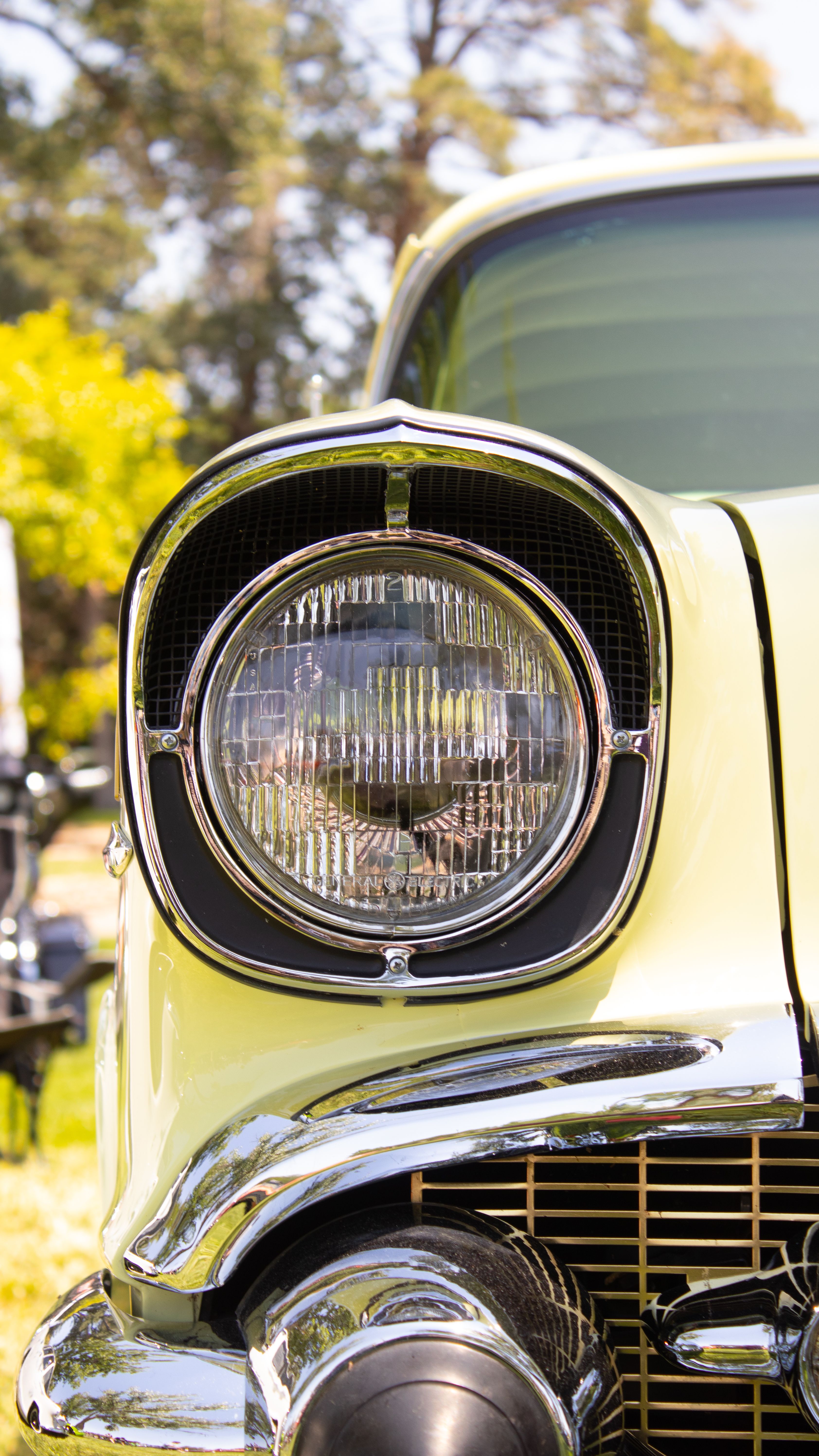 Vintage Classic Car Headlight in Sunshine · Free Stock Photo