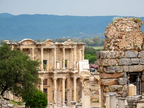 Free Discover the historic ruins of Ephesus, an iconic landmark in İzmir, Türkiye. Stock Photo