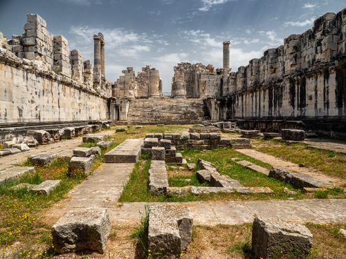 Free A captivating view of the ancient ruins at the Temple of Apollo in Didyma, Aydın, Türkiye. Stock Photo