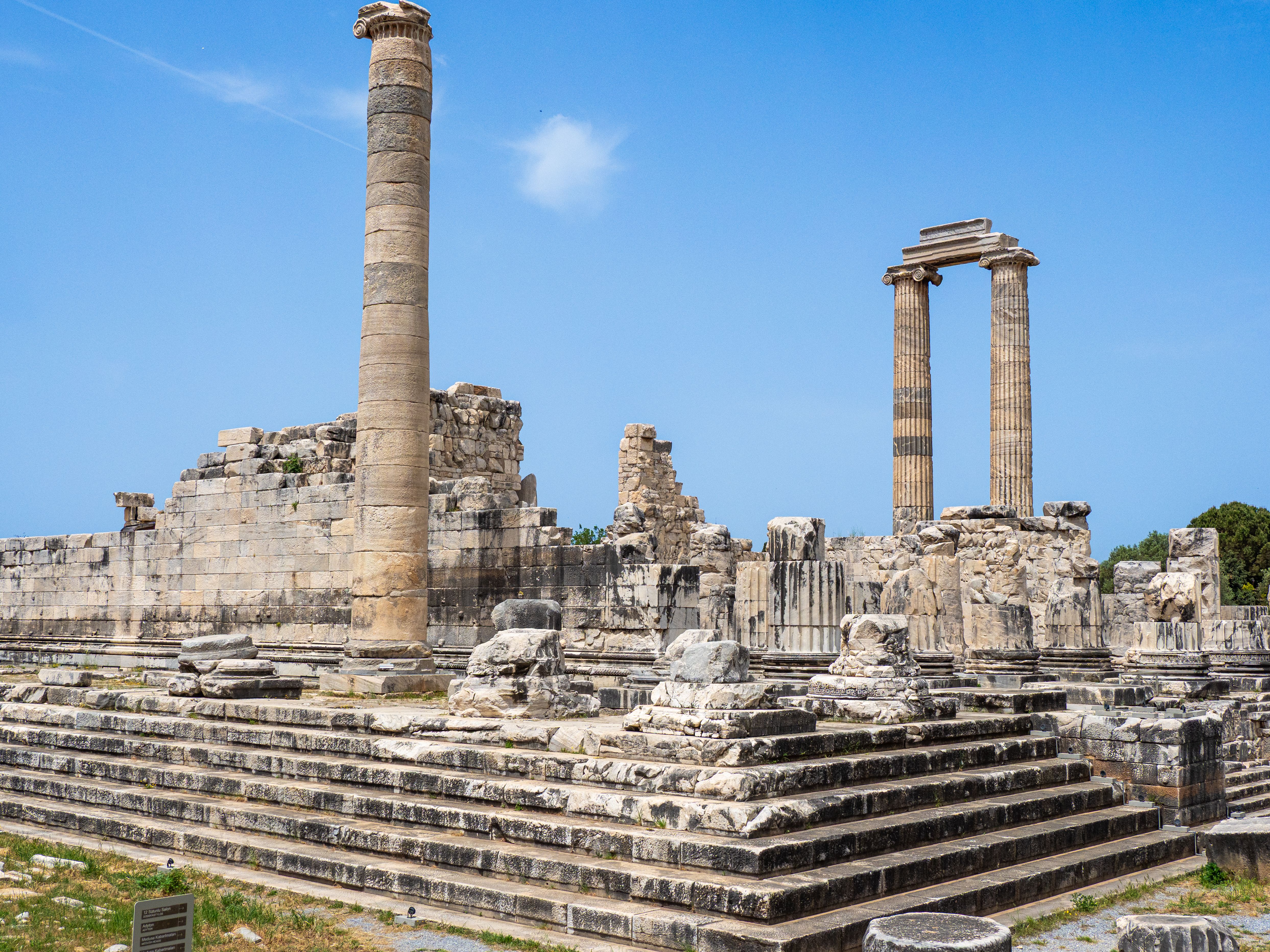 Explore the ancient ruins of the Didyma Temple under a clear blue sky in Aydın, Türkiye.