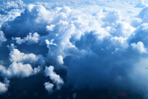 Witte Wolken En Blauwe Lucht