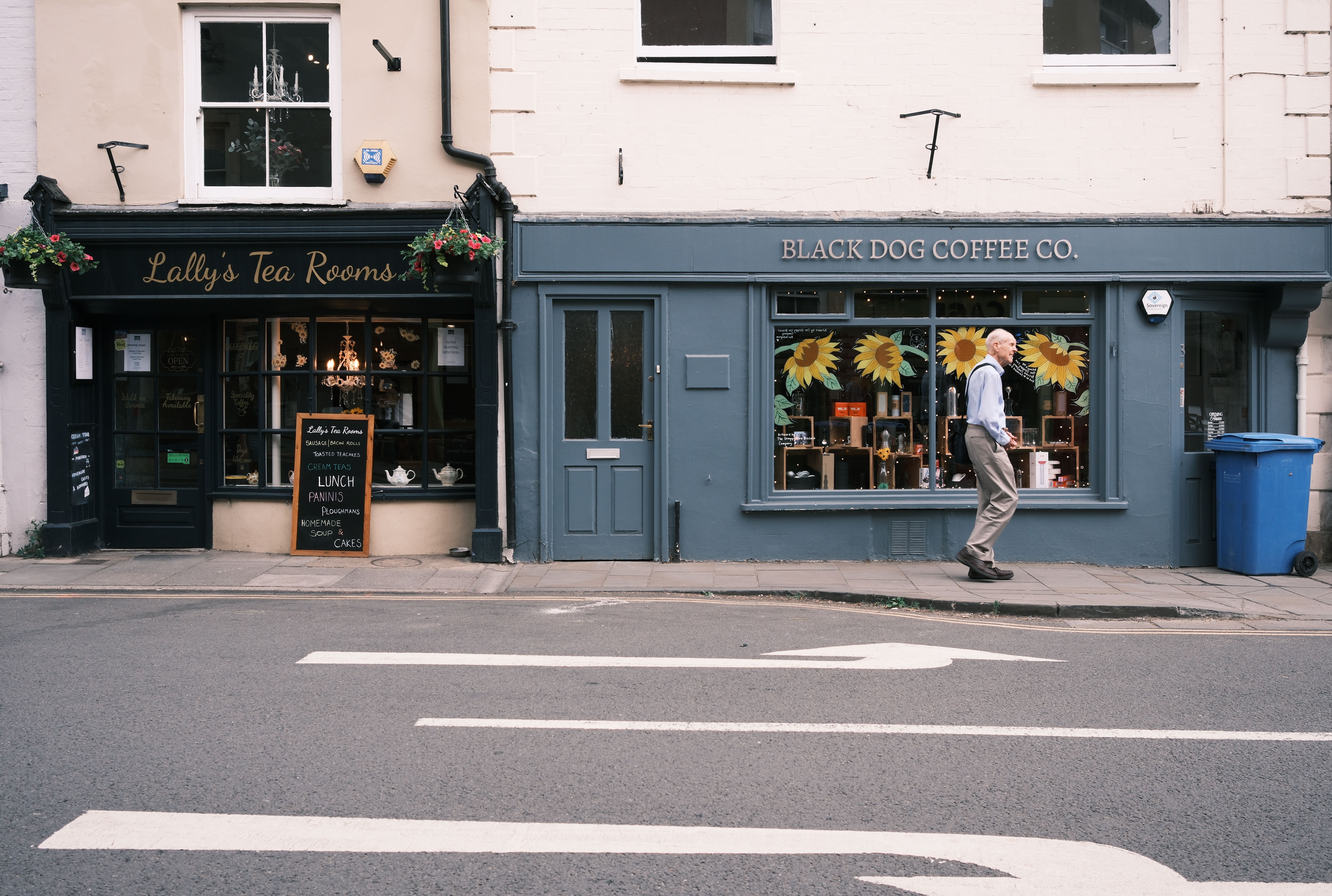 Furniture delivery in Tenterden — crew wrapping and loading on moving day