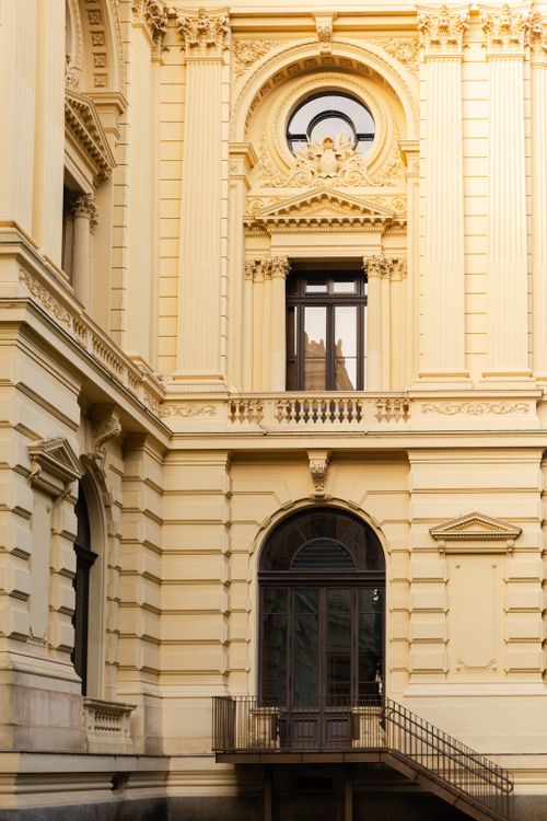 Free Elegant classical architecture of a São Paulo museum facade showcasing intricate design details. Stock Photo
