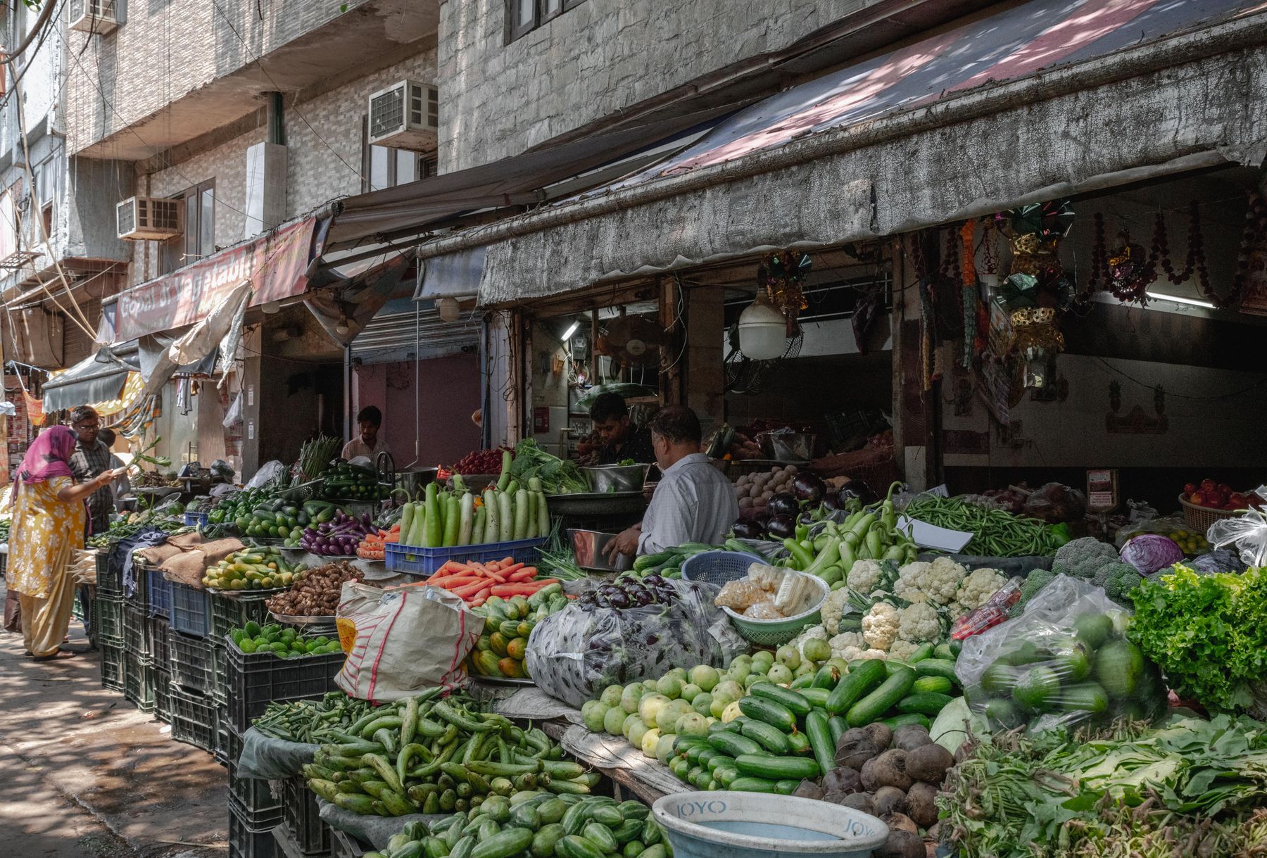 Eating Well on a Budget in Paharganj: A Practical Guide