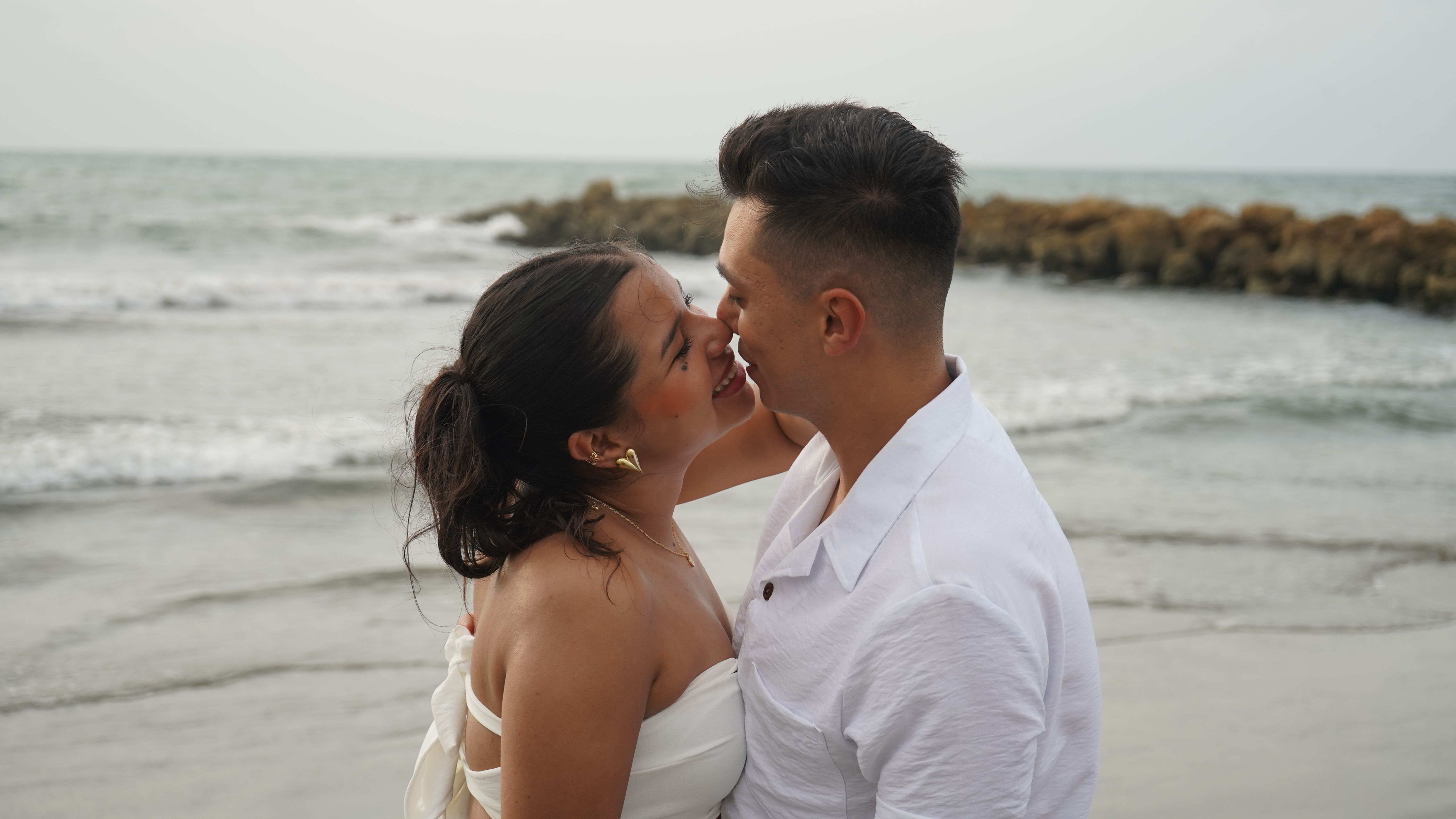 Online dating: starting a conversation on a niche platform