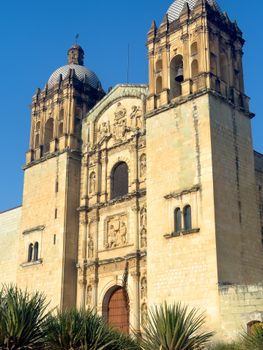 Historic architectural beauty of Templo de Santo Domingo in Oaxaca, capturing rich cultural heritage.