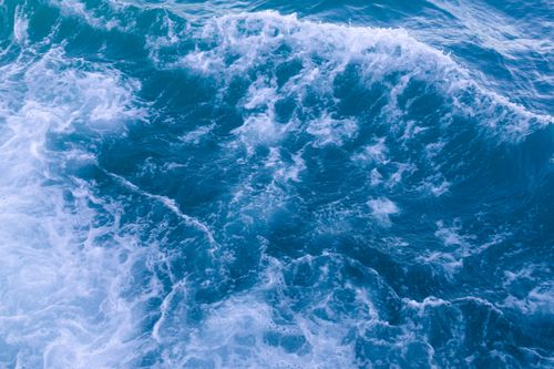 Free Dynamic ocean waves crashing in Türkiye, capturing the essence of nature's power and beauty. Stock Photo