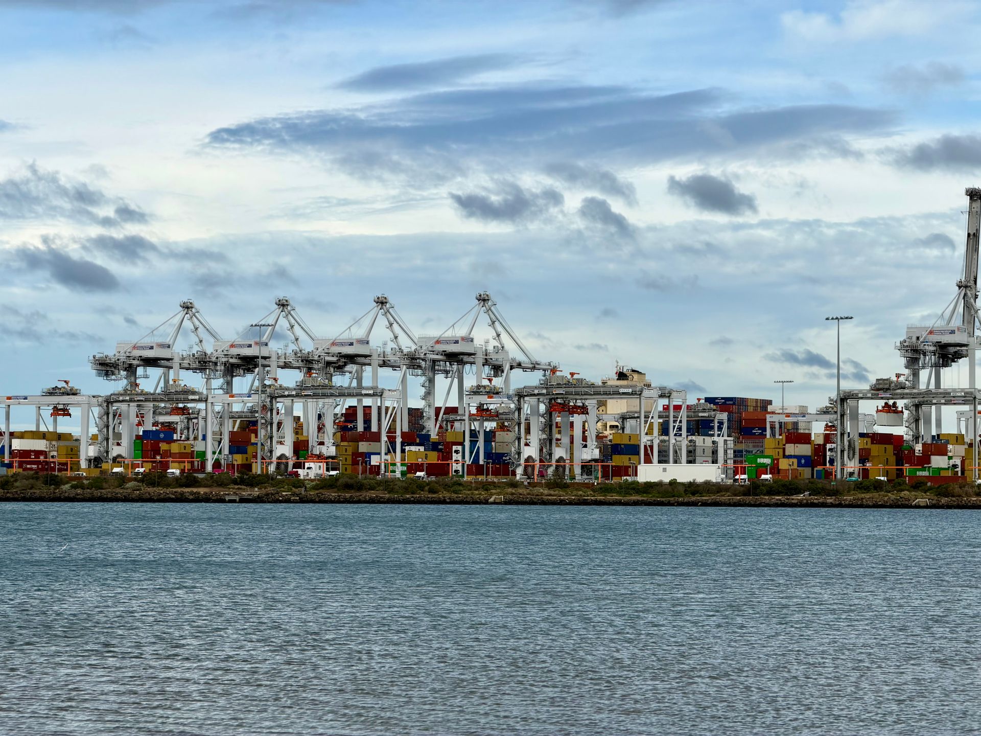Port Hedland endüstriyel liman bulutlu