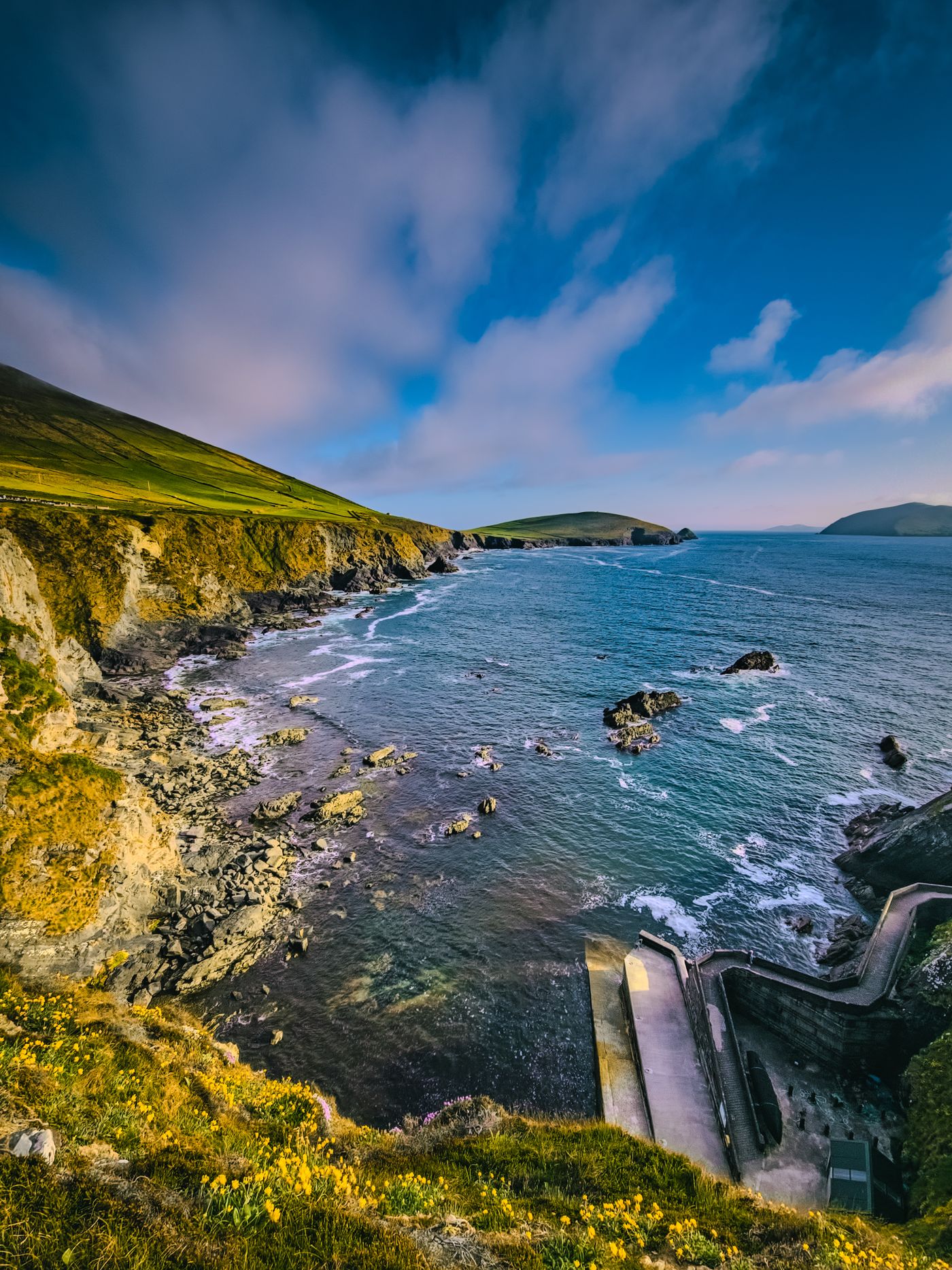Falaises et côte sauvage de Slea Head sur la péninsule de Dingle, comté de Kerry