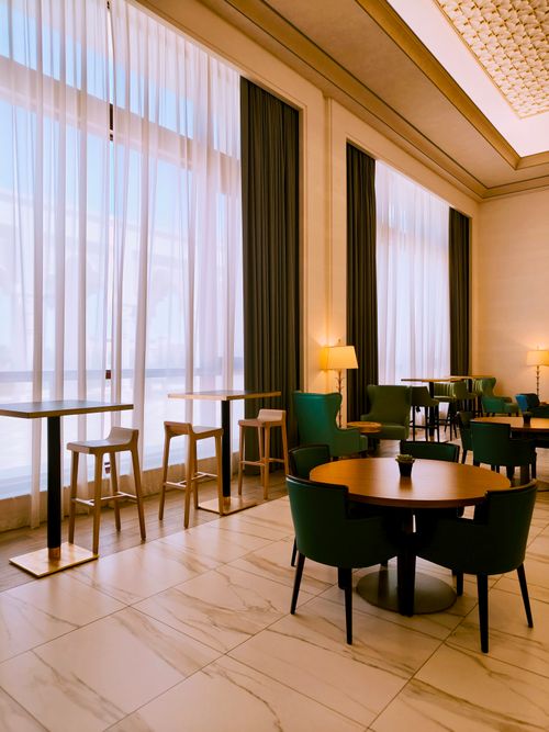 Free Spacious, elegant lounge area with natural lighting in an Abu Dhabi hotel. Stock Photo