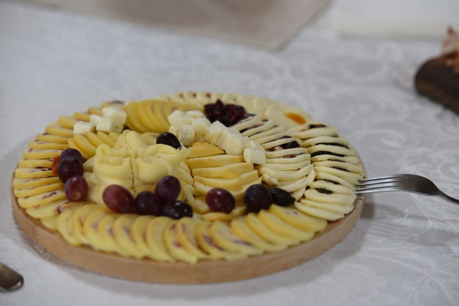A photo of Queijo da Serra da Estrela, a Portuguese dish.