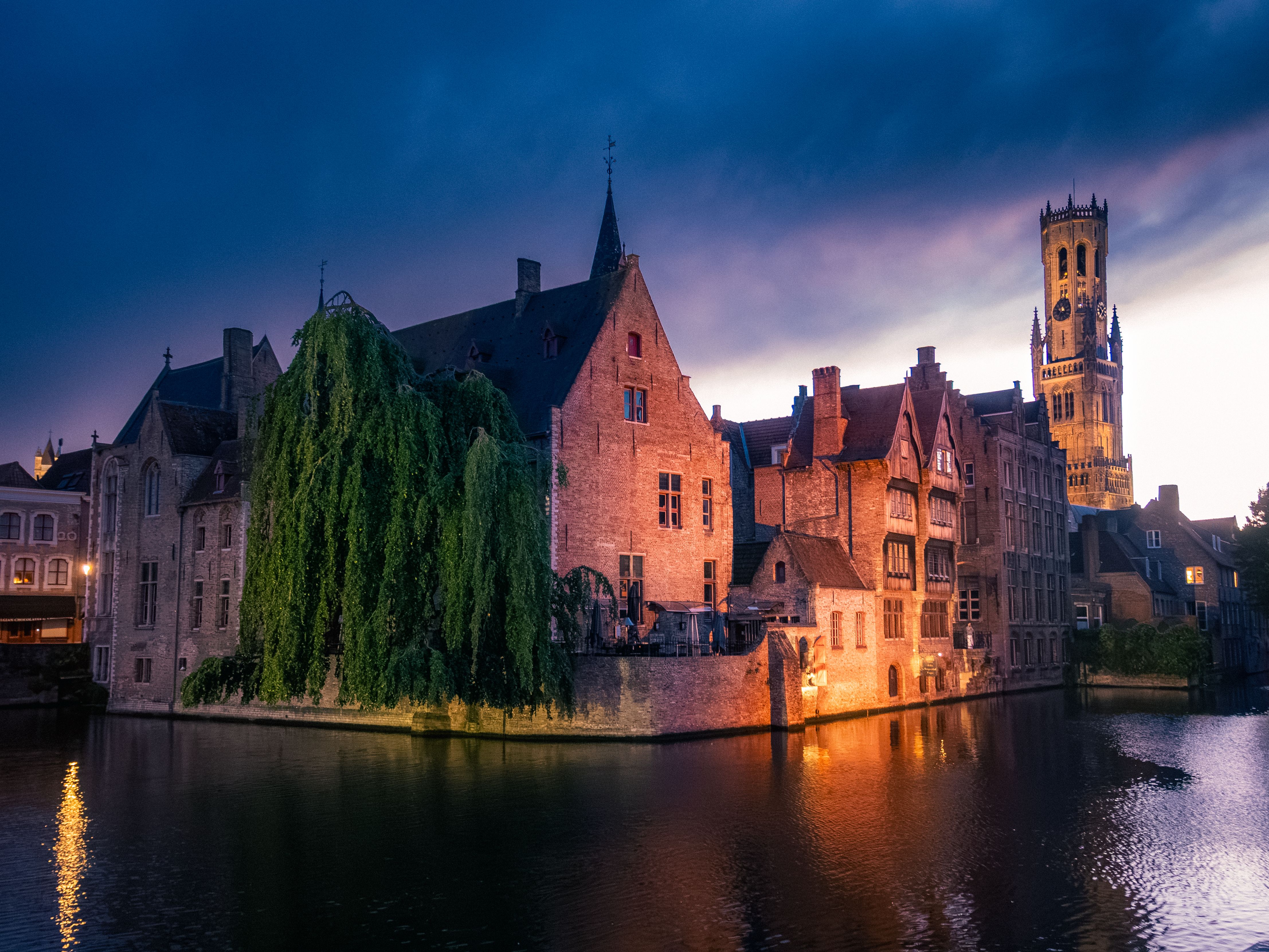 Malam di Bruges: Menyelami Keindahan Kanal dan Lampu Kuno dalam Satu Malam